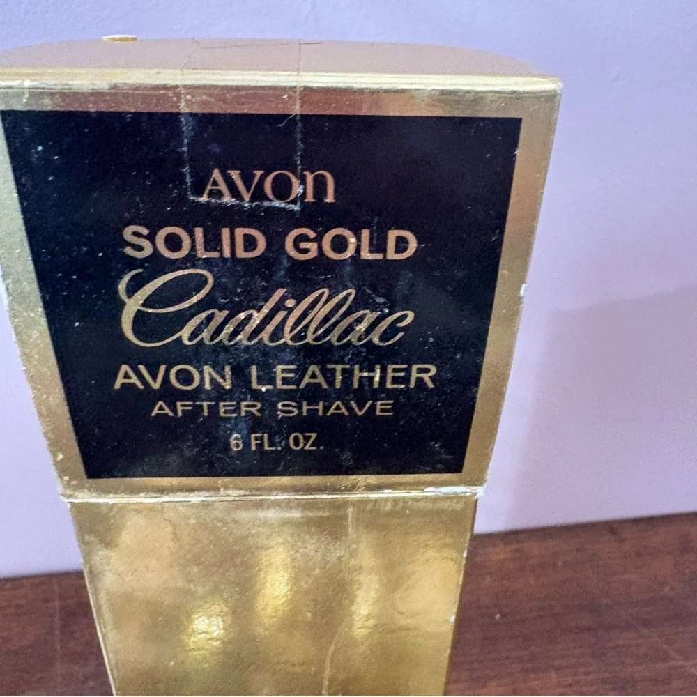 💚Avon Vintage Solid Gold Cadillac Car Decanter